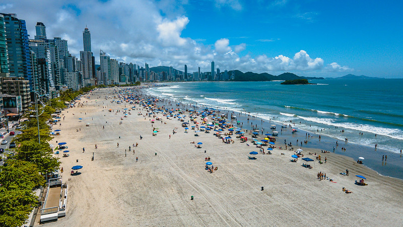 praia em balneário camboriú
